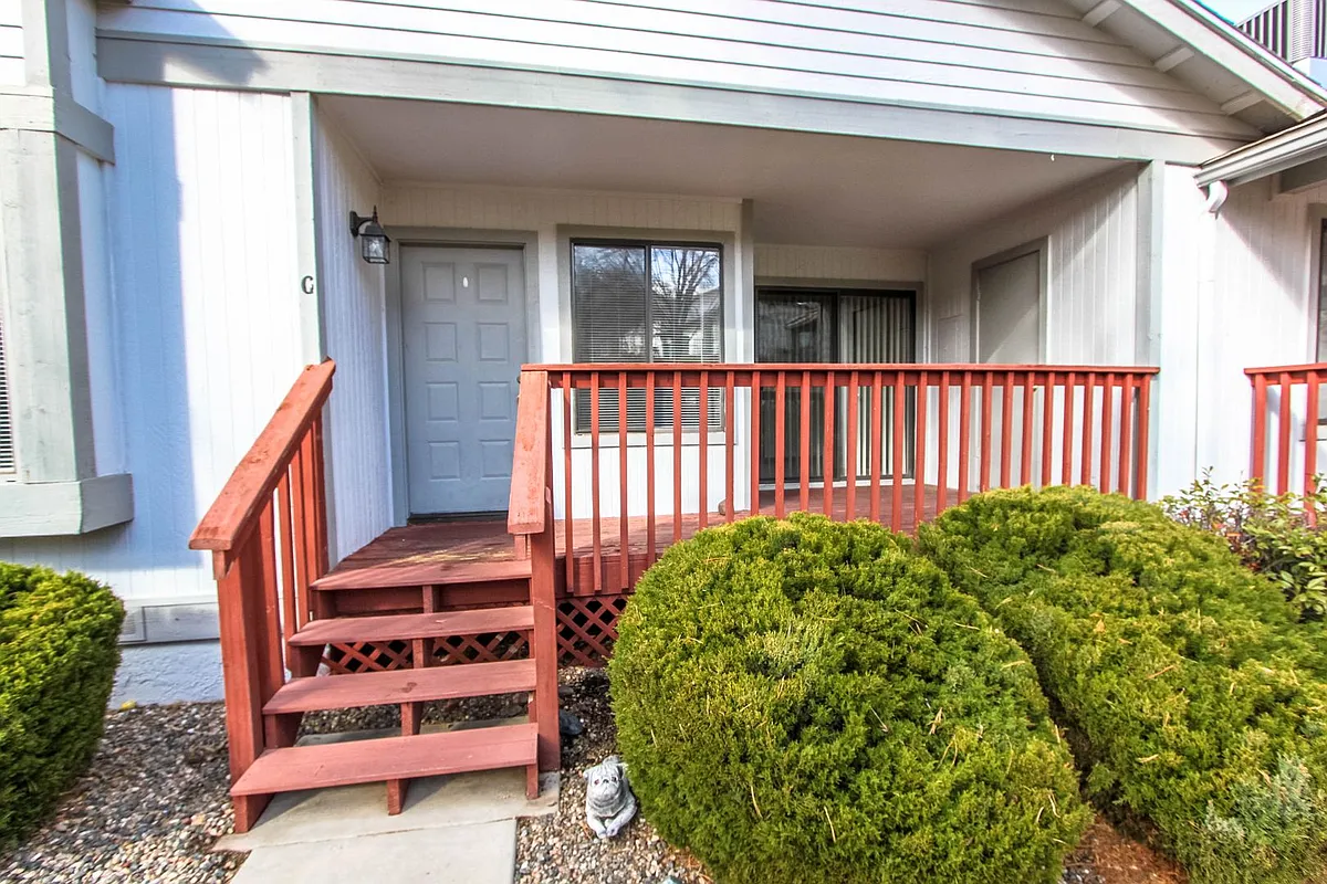 Building Photo - 3089 Peaks View Ln #6G