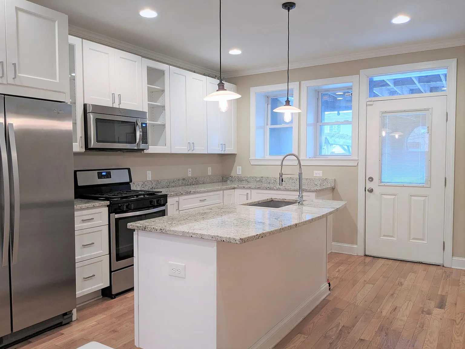 3 bed, 1700 sqft, $3,500 — Photo 4