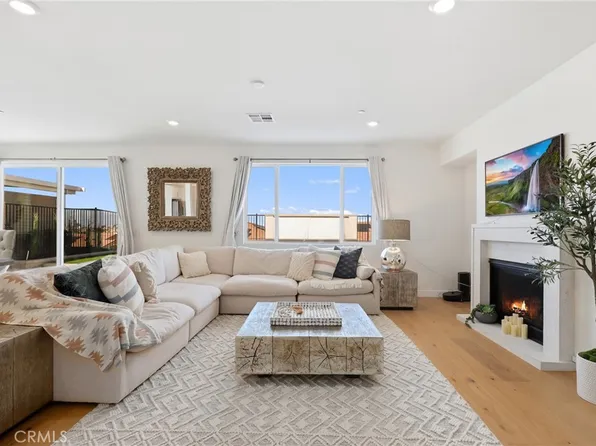 2805 Santa Fiora Cir, Corona, CA 92882