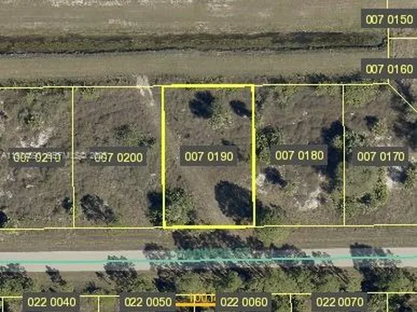 946 Chadwick St, Lehigh Acres, FL 33974