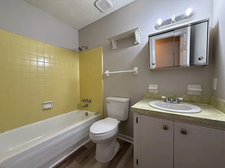 5240 Catalina St — Photo 11