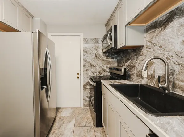 1100 Governors Dr APT 19, Winthrop, MA 02152