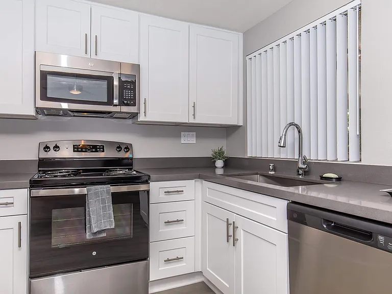 Club Pacifica Apartment Homes — Photo 22