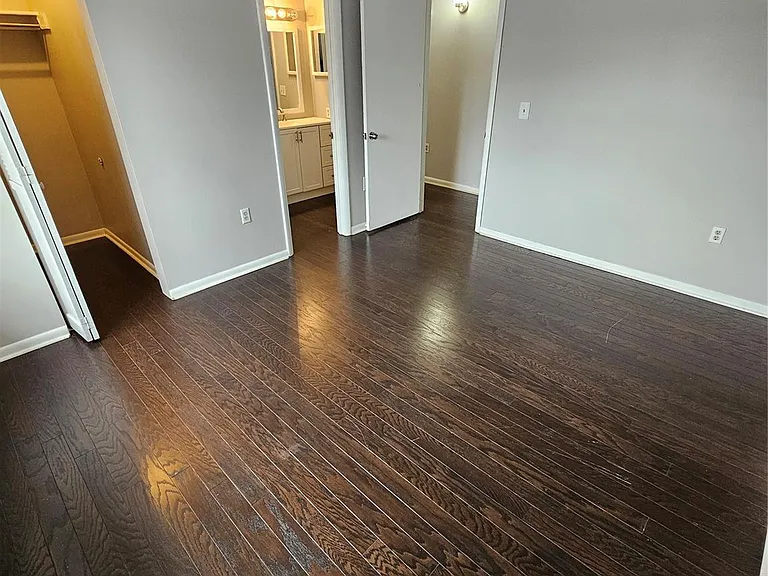4811 Spring Lake Dr #E — Photo 21