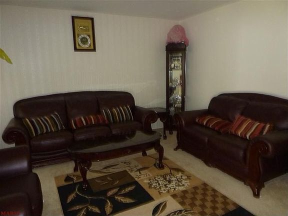 3rd image of 2420 Whitshire Dr