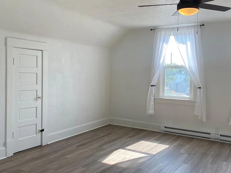 226 W Shannon Ave — Photo 3