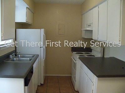 4th image of 8029 Cambridge Cir