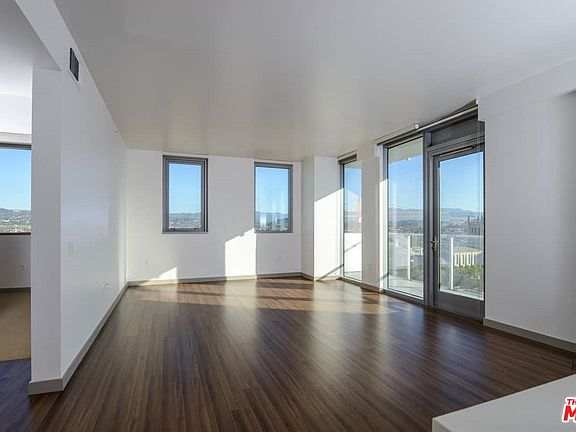5th image of 3033 W Wilshire Blvd #1701