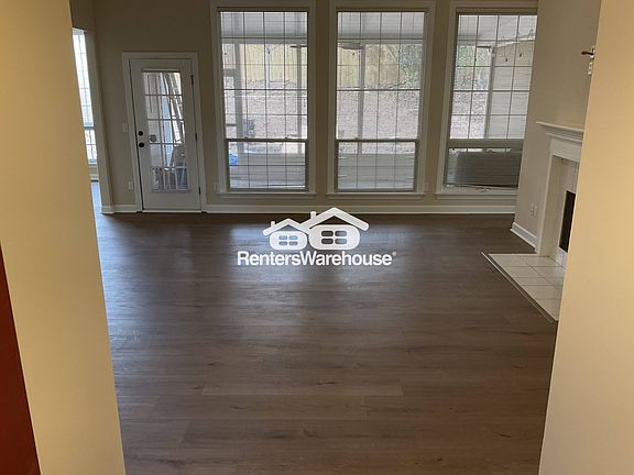 3rd image of 215 Blue Spruce Cir
