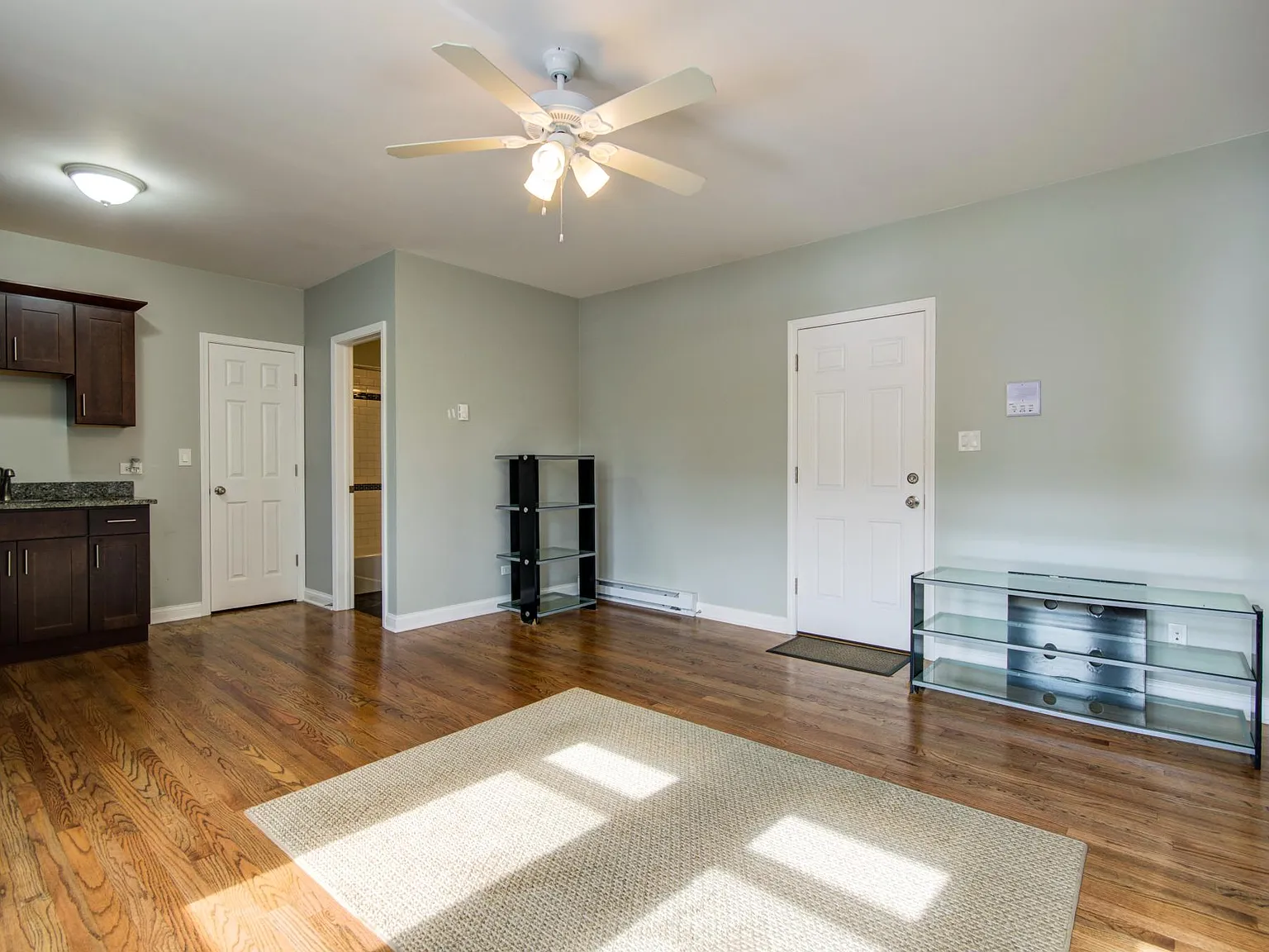 7137 N Clark St — Photo 2