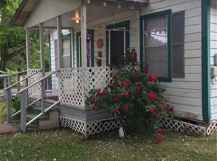 104 E Lee St, Navasota, TX 77868