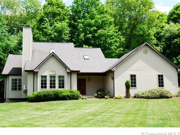 19 Scuppo Rd, Woodbury, CT 06798