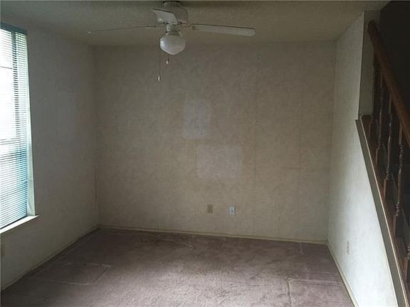 3rd image of 2913 Menlo Park Ln