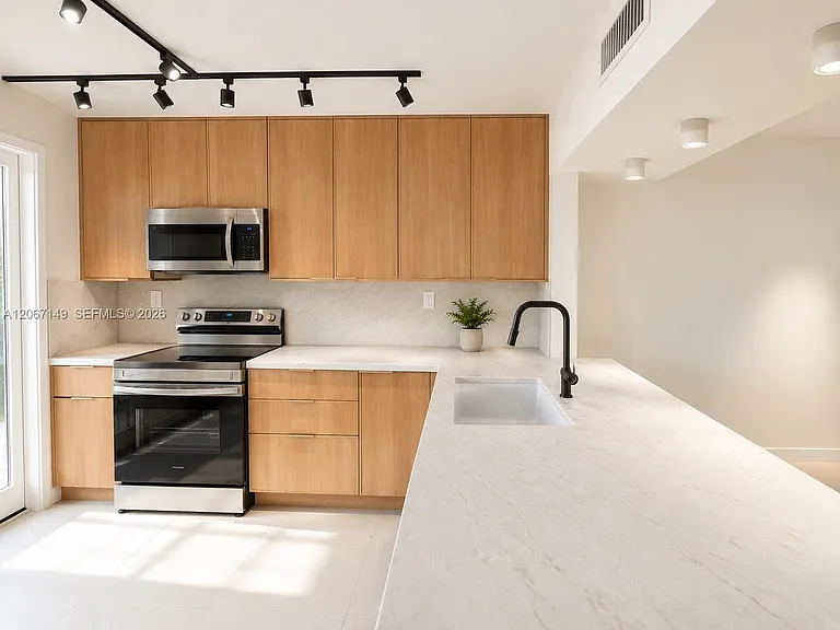 1220 Euclid Ave #2 — Photo 1