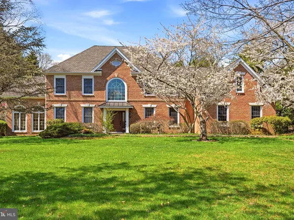 21 Weatherfield Dr, Newtown, PA 18940