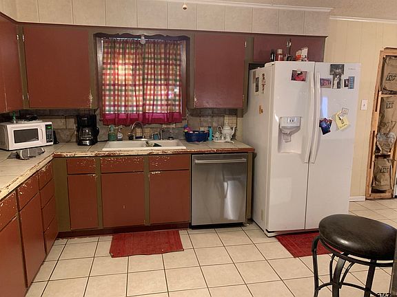 4th image of 411 N Miller St