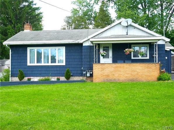 39 Young Ave, New York Mills, NY 13417