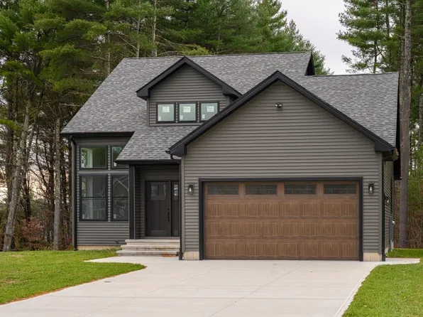 17 Woodland Ln, Belchertown, MA 01007