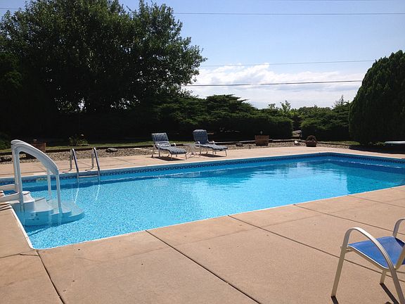 Refreshing pool
