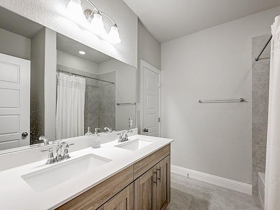 2nd image of 218 Vista Village Cv