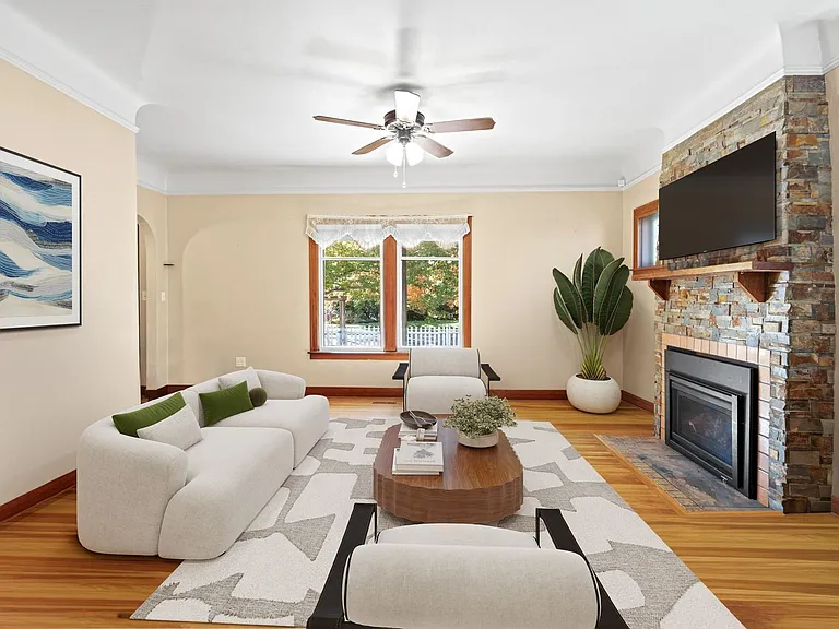 206 W Waverly Pl — Photo 2