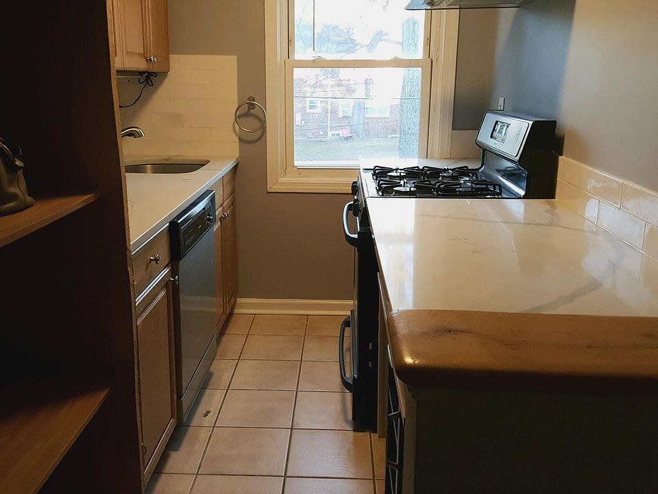 2nd image of 739B Broad Ave