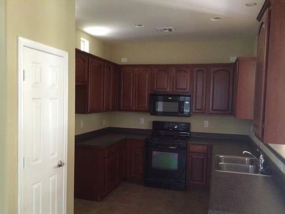 4th image of 3816 E Yeager Dr