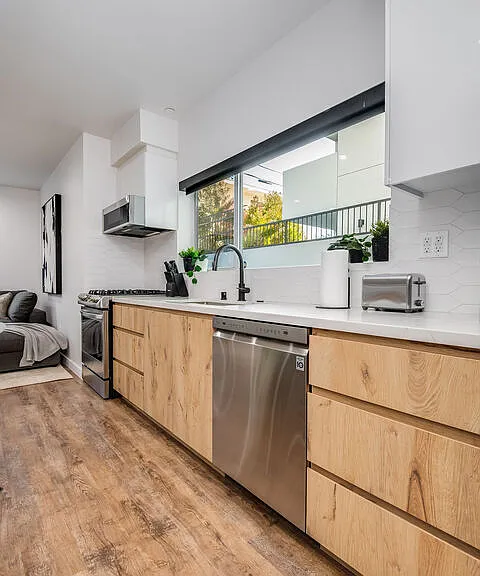 124 S Croft Ave #103 — Photo 6