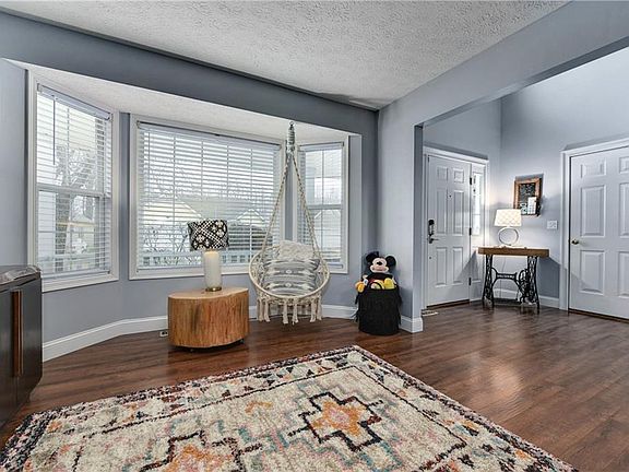 5th image of 1442 Hollow Wood Ln
