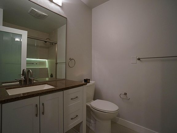 3rd image of 1745 N Orange Dr APT 231