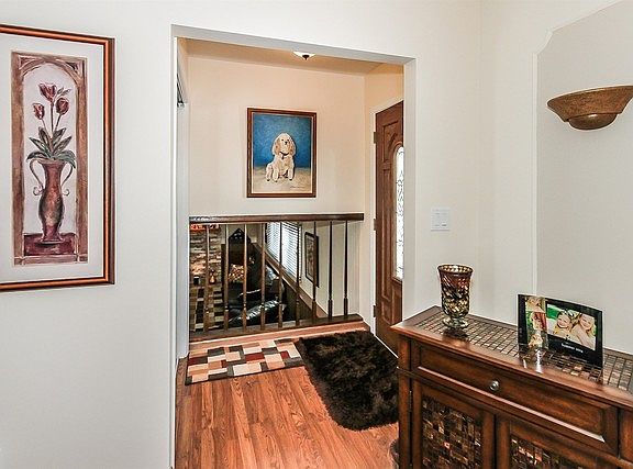 3rd image of 127 Scully Dr