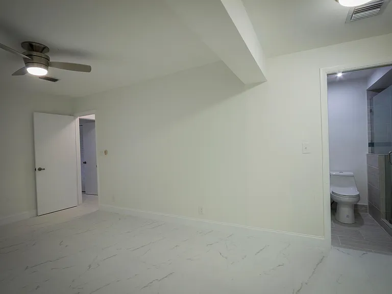 2325 NE 4th Ave — Photo 7