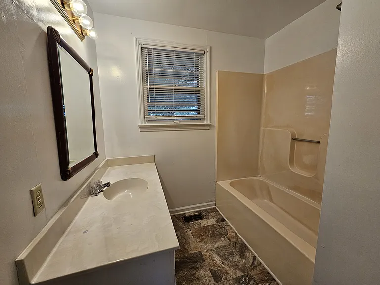 1106 Bel Aire Dr — Photo 16