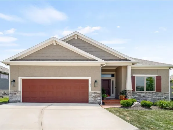 11691 S Deer Run St, Olathe, KS 66061
