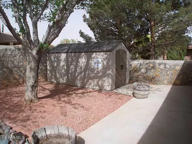 1633 Charles Owens Dr E — Photo 12