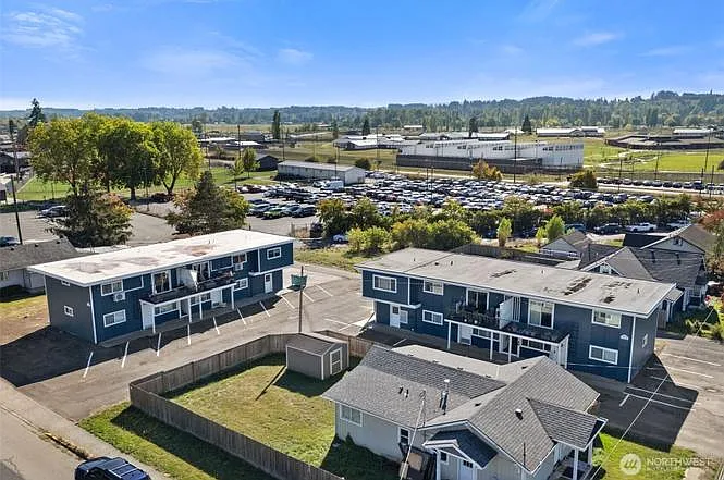 Parkside Apts has easy access to I-5.