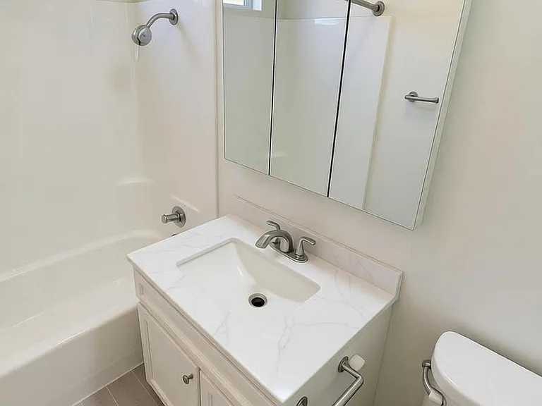 Harmony Court Apartments — Photo 12