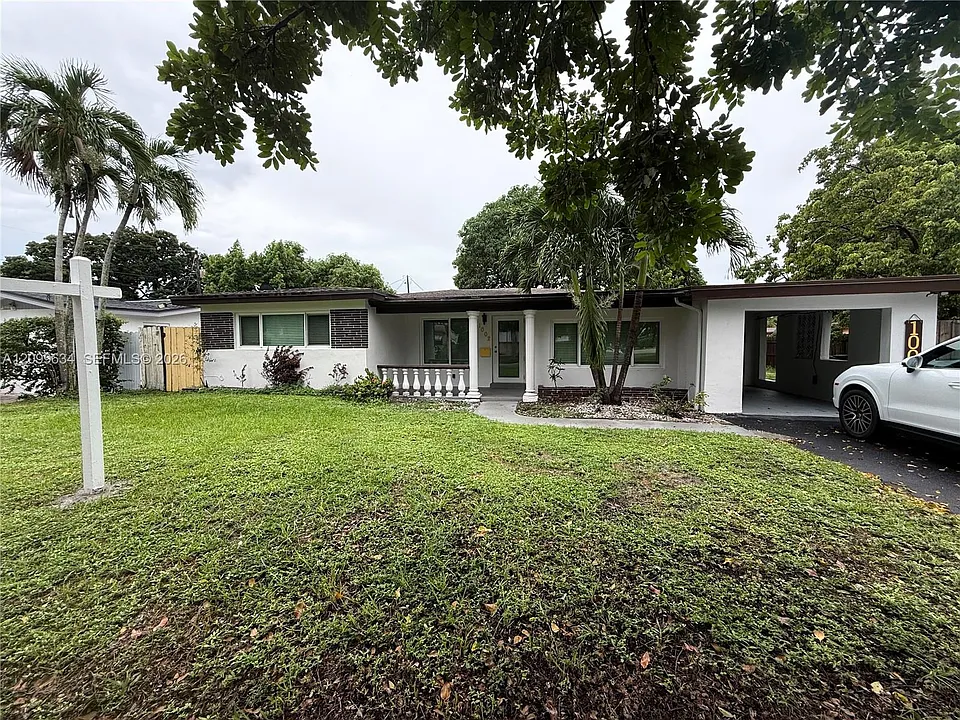 1002 S 28th Ave