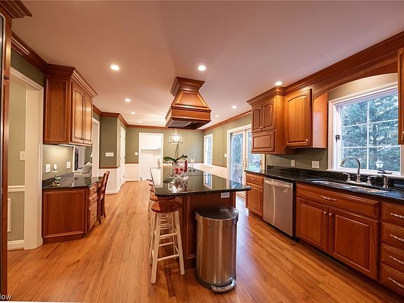 3rd image of 2288 Leeway Dr