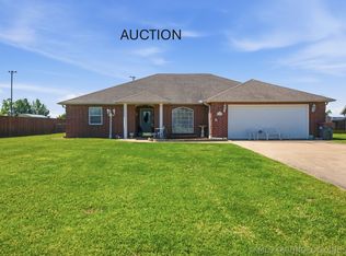 802 E 10th St, Grove, OK 74344