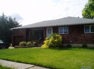 34 Martin Pl, Syosset, NY 11791