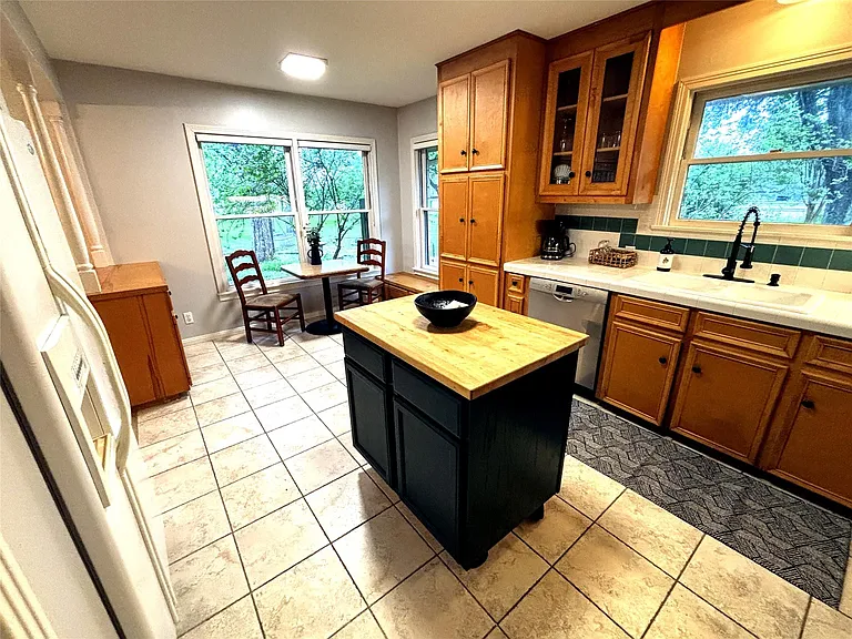 737 Oakdale Dr — Photo 10