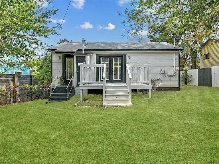 2943 Higgins St — Photo 18