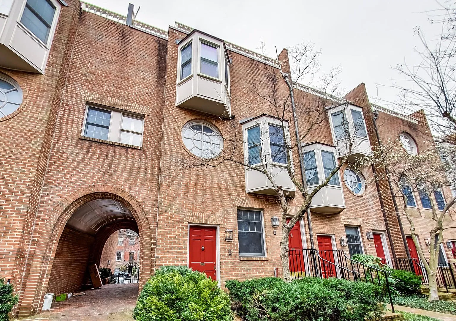 Coming Soon! 2-Level Updated 1bed/1bath With Garage! Gem In Dupont! — Photo 1