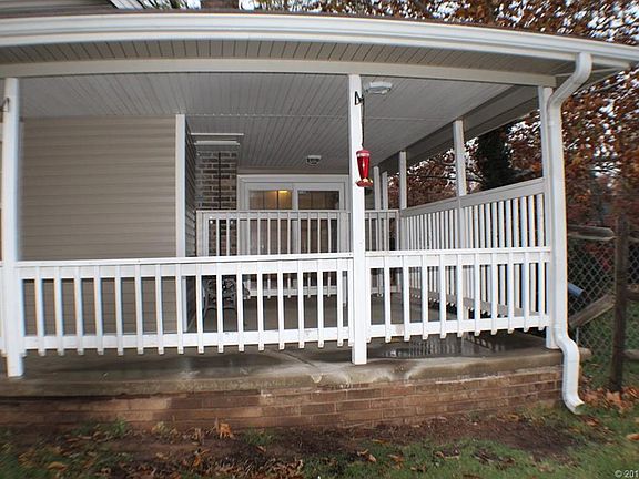3rd image of 1006 E Woods Dr