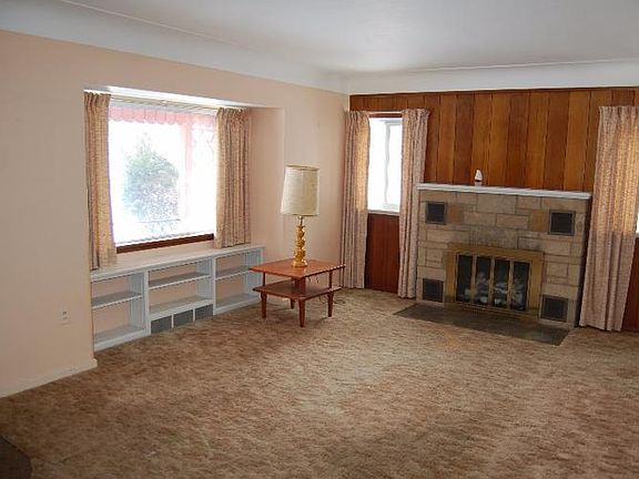 4th image of 701 Loessel Ct