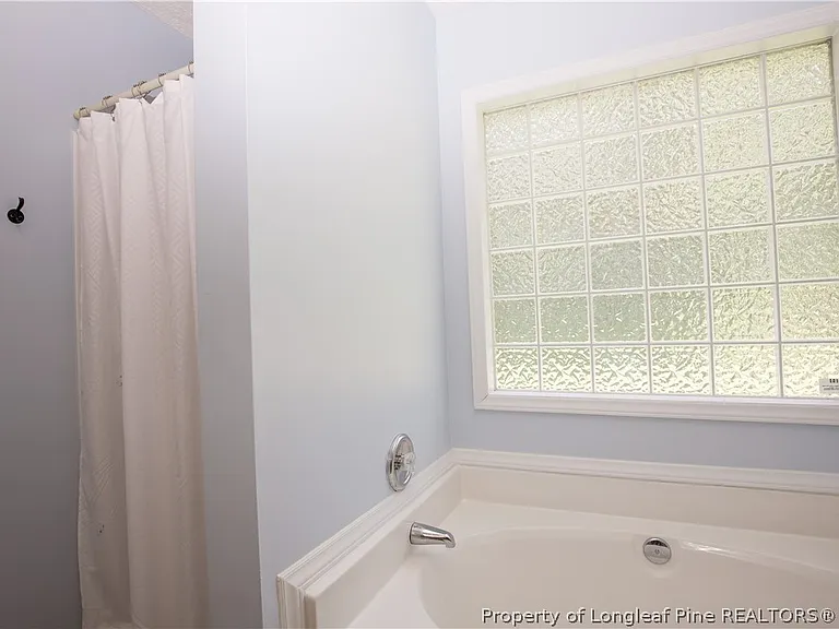 112 Raymond St — Photo 39