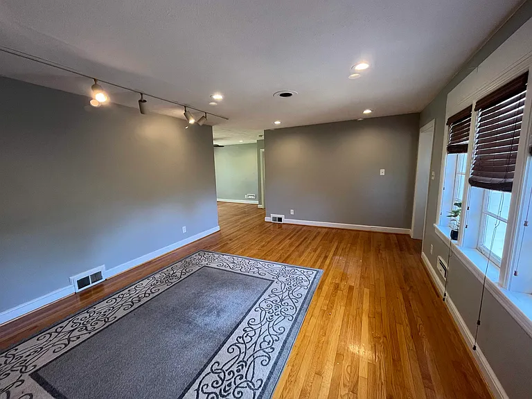 226 Orchard Ln — Photo 6