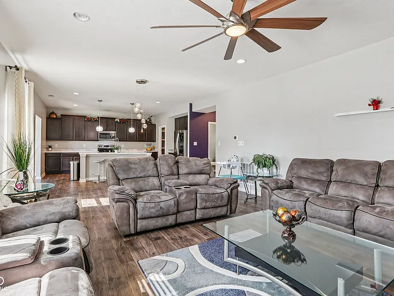 6673 Laurelwood Dr — Photo 9