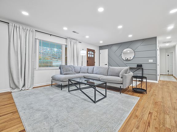 5th image of 3330 Charlotte Cir SE